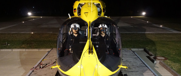 Rettungshubschrauber mit Nachtsichtbrillen