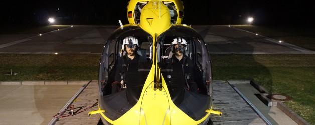 Rettungshubschrauber mit Nachtsichtbrillen